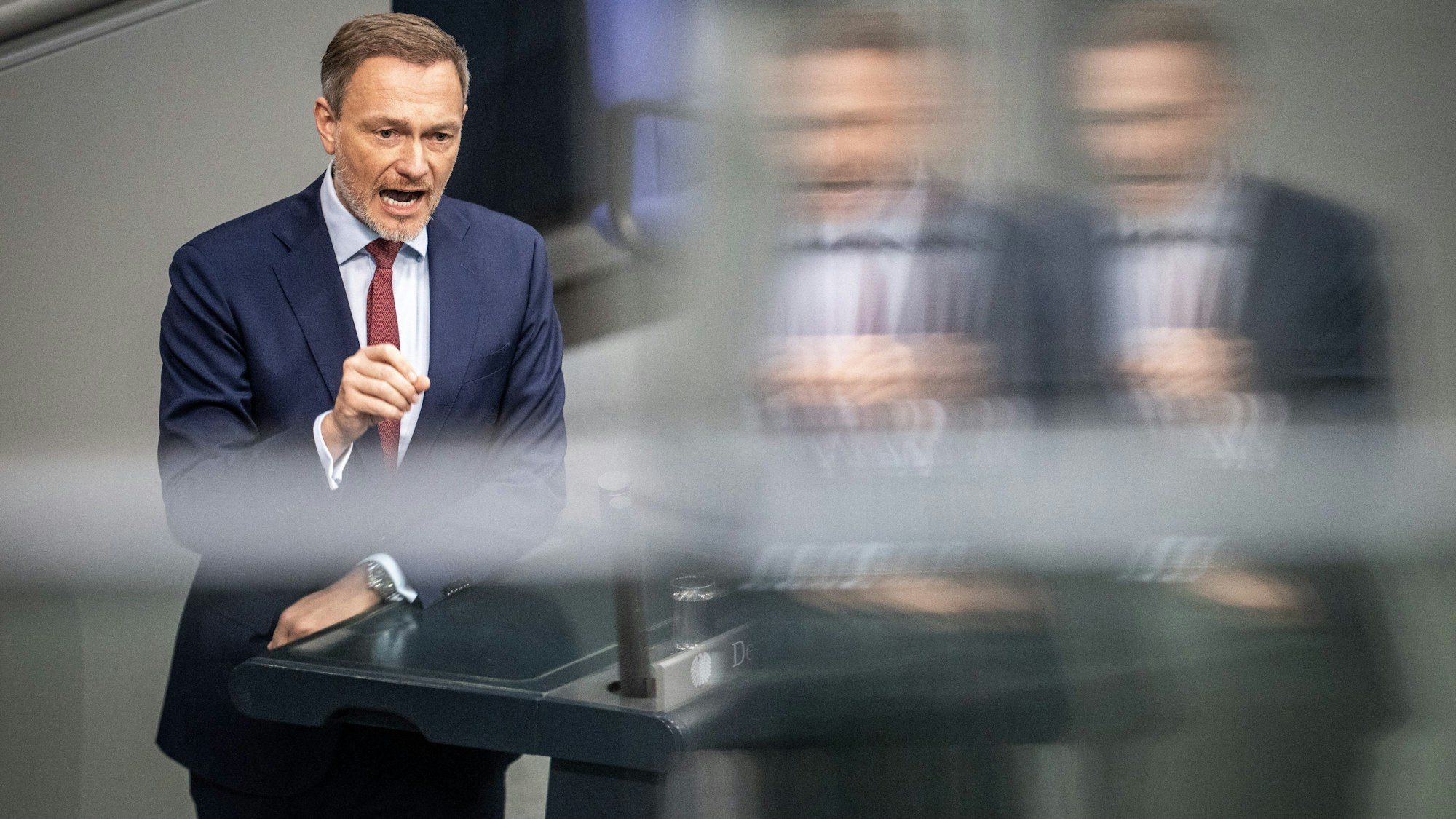Bundesminister der Finanzen, spricht in der Debatte zum Auftakt der Haushaltswoche.