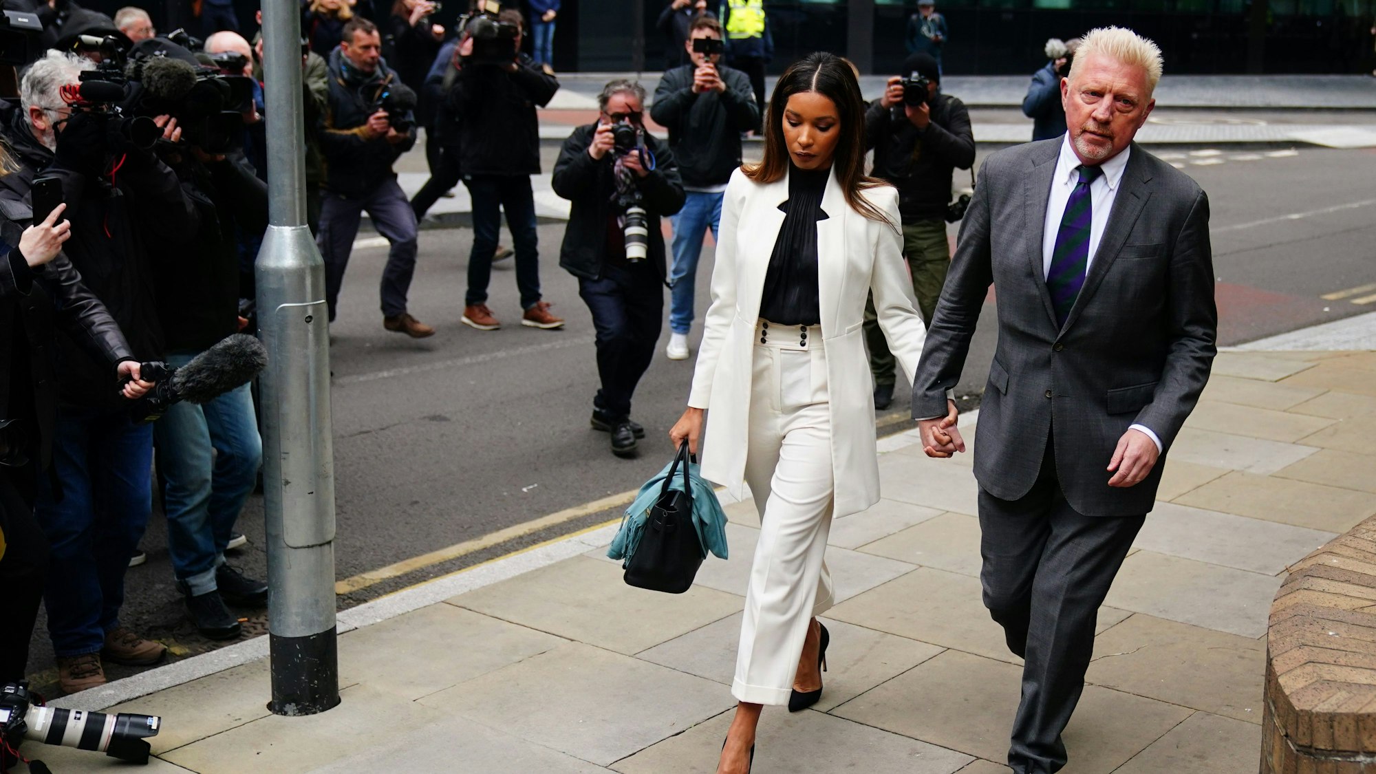 Boris Becker und seine Freundin Lilian de Carvalho Monteiro werden von Fotografen in London verfolgt. (Archivfoto)