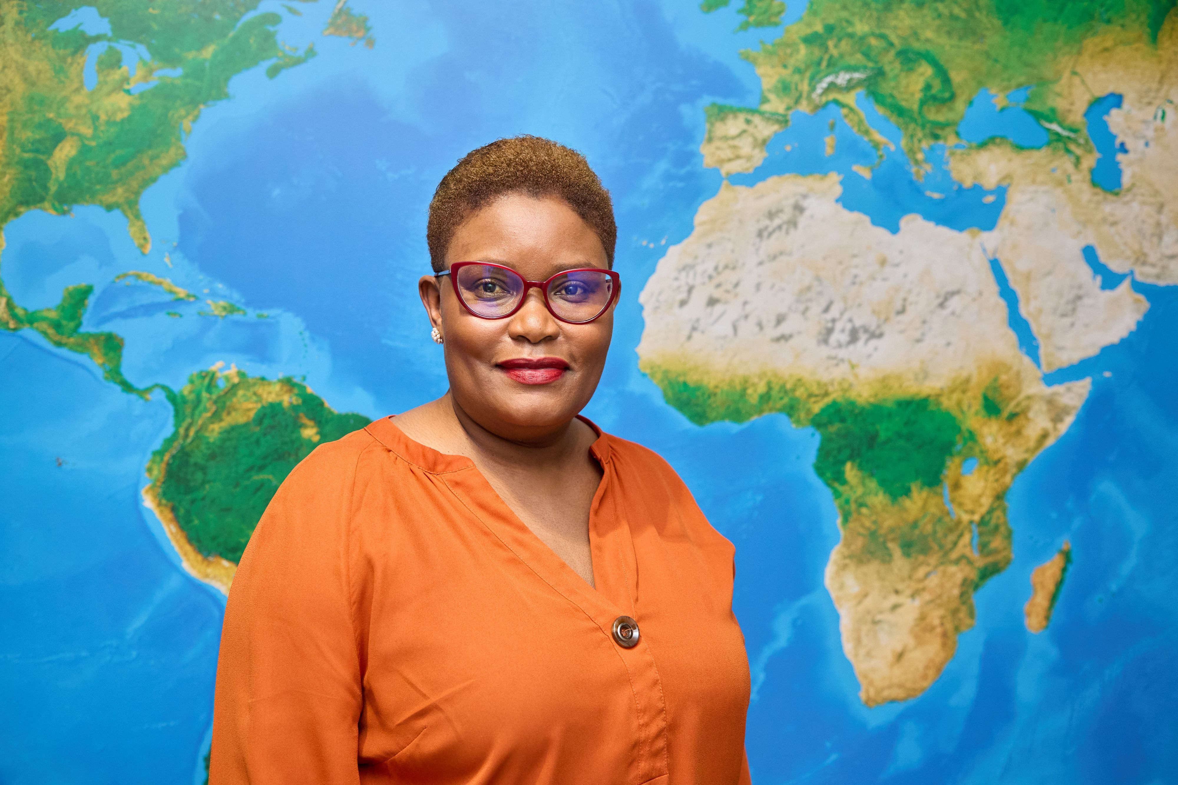PRODUKTION - 24.01.2024, Hamburg: Edell Otieno-Okoth, Expertin bei Plan International, aufgenommen vor einem Interview anlässlich des Internationalen Tages gegen weibliche Genitalverstümmelung (06.02.). (zu dpa "Expertin: «Ich wünsche mir, dass kein Mädchen mehr beschnitten wird») Foto: Georg Wendt/dpa +++ dpa-Bildfunk +++
