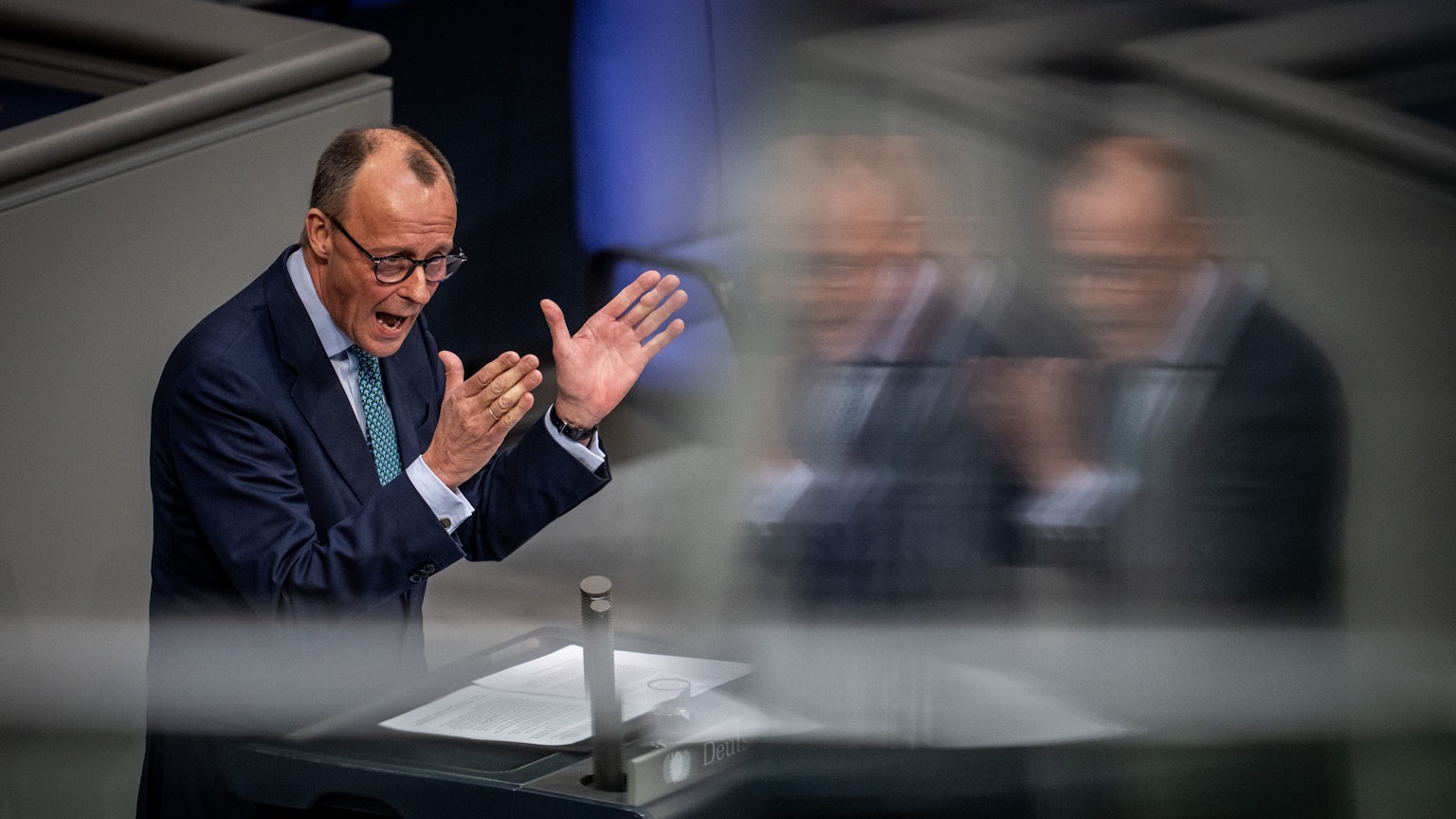 Friedrich Merz (CDU), CDU-Bundesvorsitzender und Unionsfraktionsvorsitzender, spricht im Bundestag in der Generaldebatte zum Etat des Bundeskanzlers und des Bundeskanzleramts.