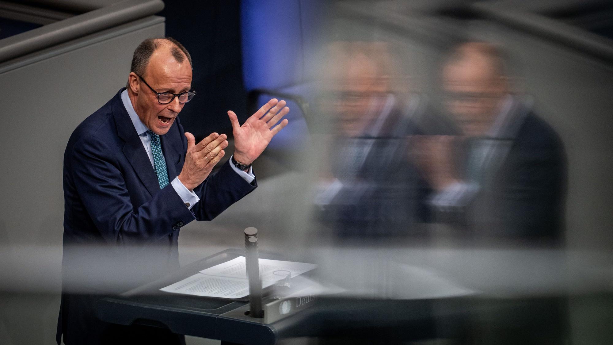 Friedrich Merz (CDU), CDU-Bundesvorsitzender und Unionsfraktionsvorsitzender, spricht im Bundestag in der Generaldebatte zum Etat des Bundeskanzlers und des Bundeskanzleramts.