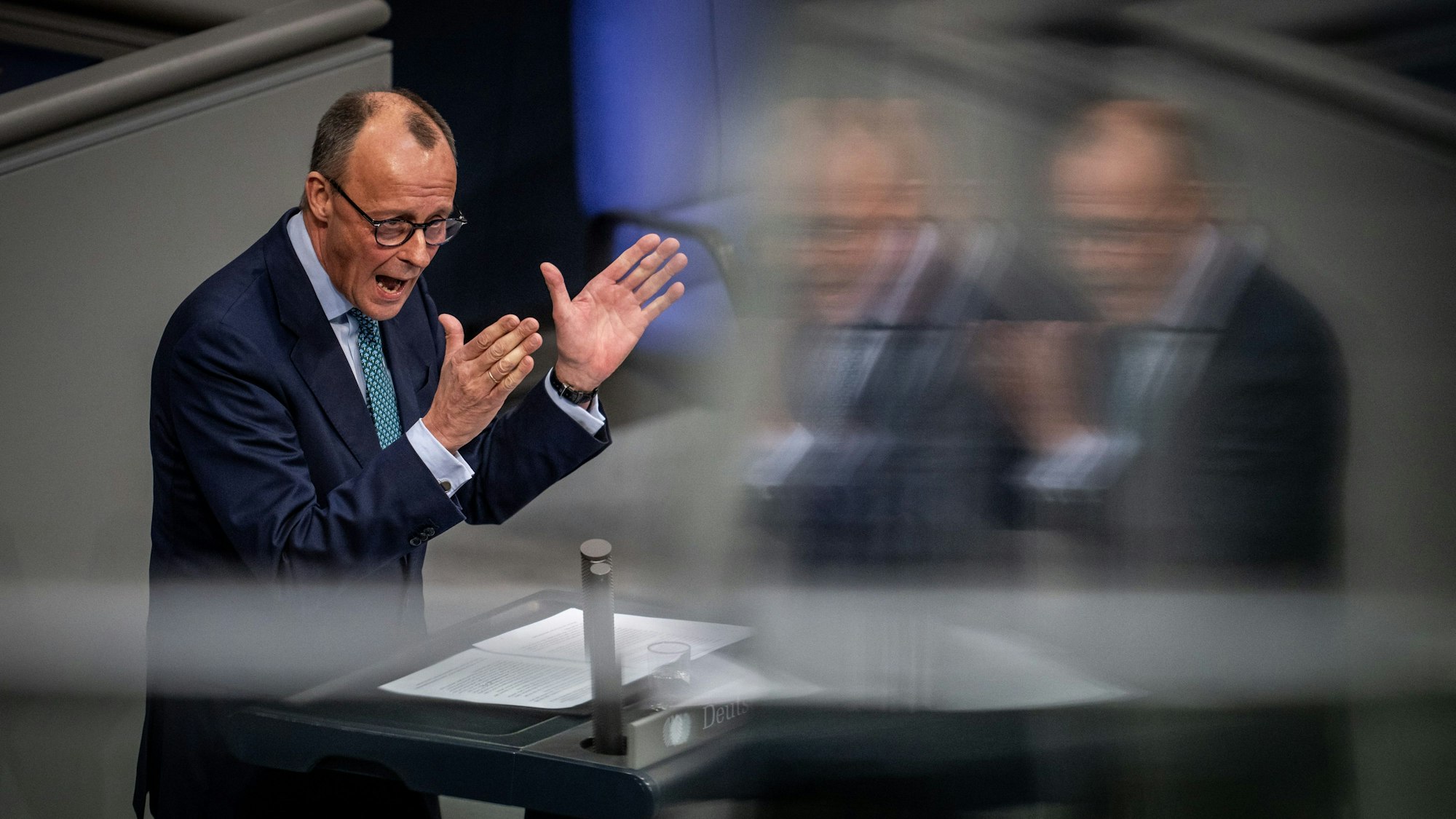 Friedrich Merz (CDU), CDU-Bundesvorsitzender und Unionsfraktionsvorsitzender, spricht im Bundestag in der Generaldebatte zum Etat des Bundeskanzlers und des Bundeskanzleramts.