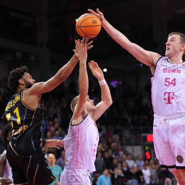 Thomas Kennedy (r.) glänzte gegen Ludwigsburg erneut mit 20 Punkten und neun Rebounds.