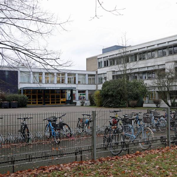Auf dem Bild ist das Gymnasium zu sehen.