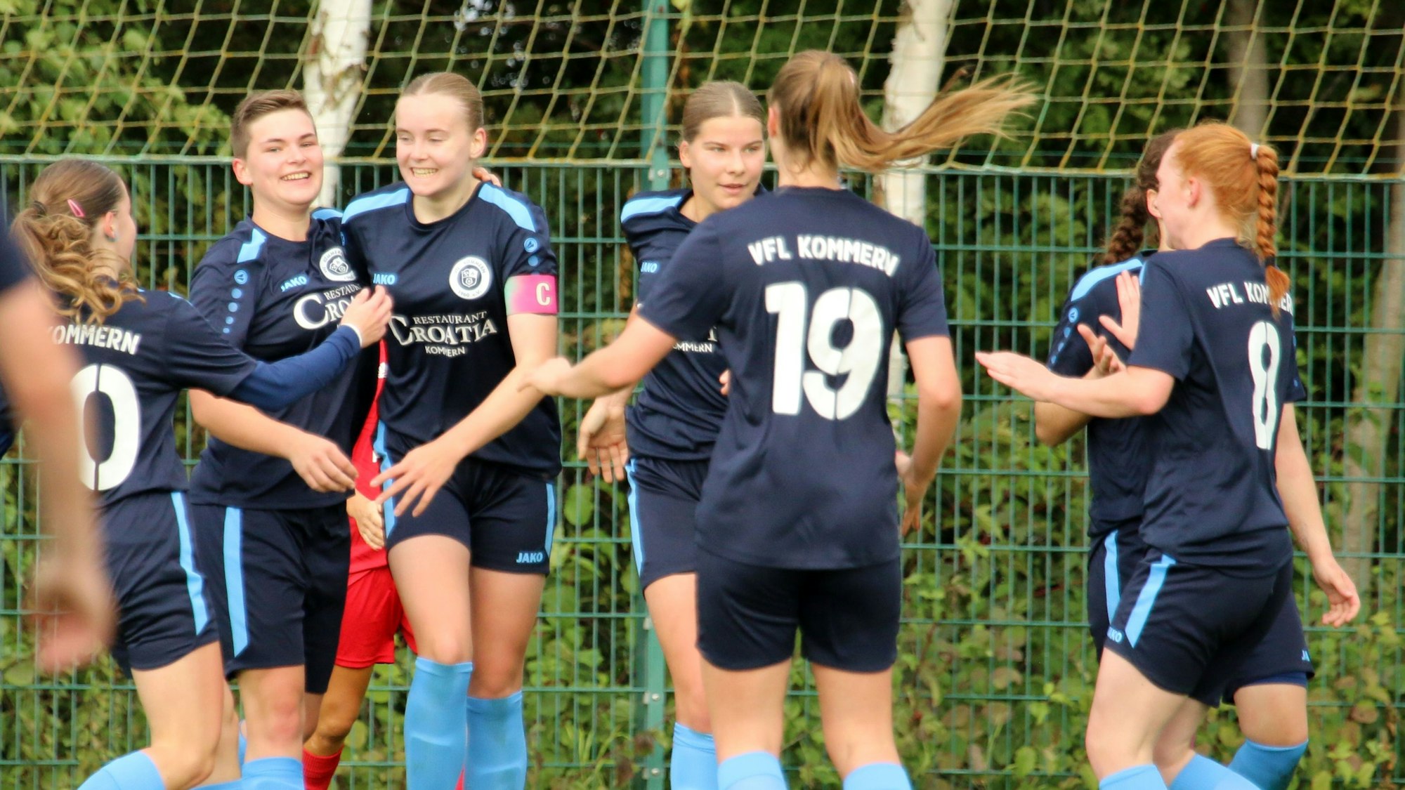 Kommerner Fußballerinnen jubeln.
