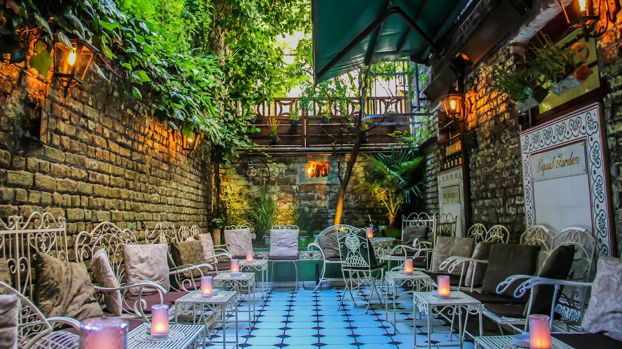 Lauschige Terrasse der Seiberts Bar