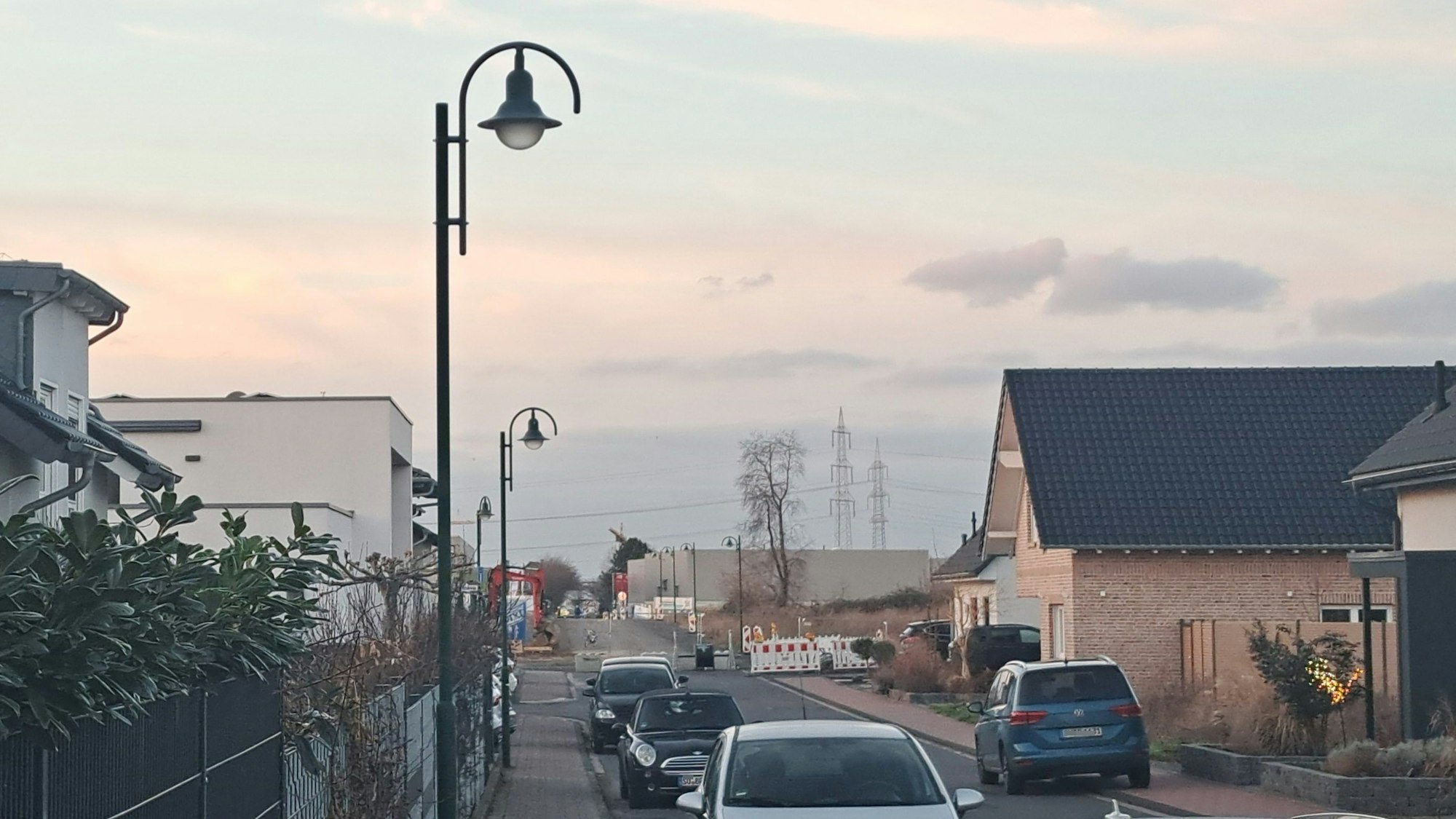 Die Straßenbeleuchtung in Niederkassel soll auch in der Zeit zwischen 1 und 5 Uhr eingeschaltet bleiben. Das haben CDU, Fraktionslose und AfD im Stadtrat durchgesetzt.