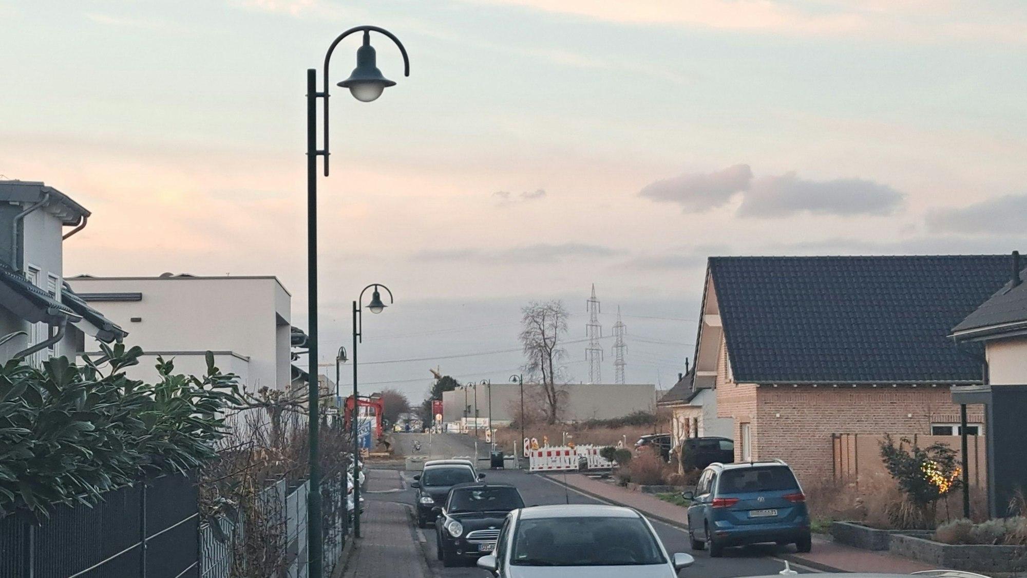 Die Straßenbeleuchtung in Niederkassel soll auch in der Zeit zwischen 1 und 5 Uhr eingeschaltet bleiben. Das haben CDU, Fraktionslose und AfD im Stadtrat durchgesetzt.