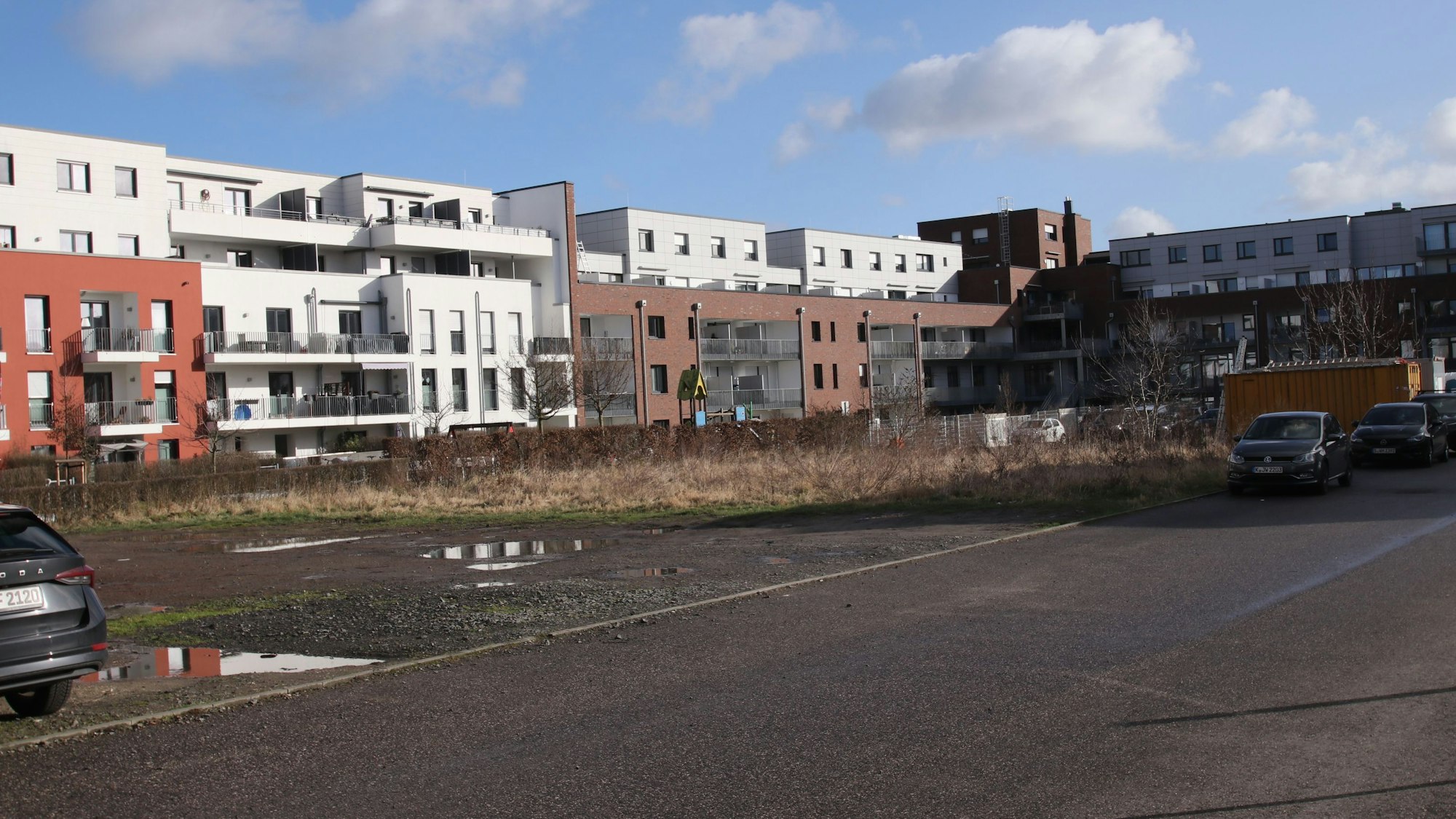 Auf dem Bild ist ein Grundstück zu sehen.