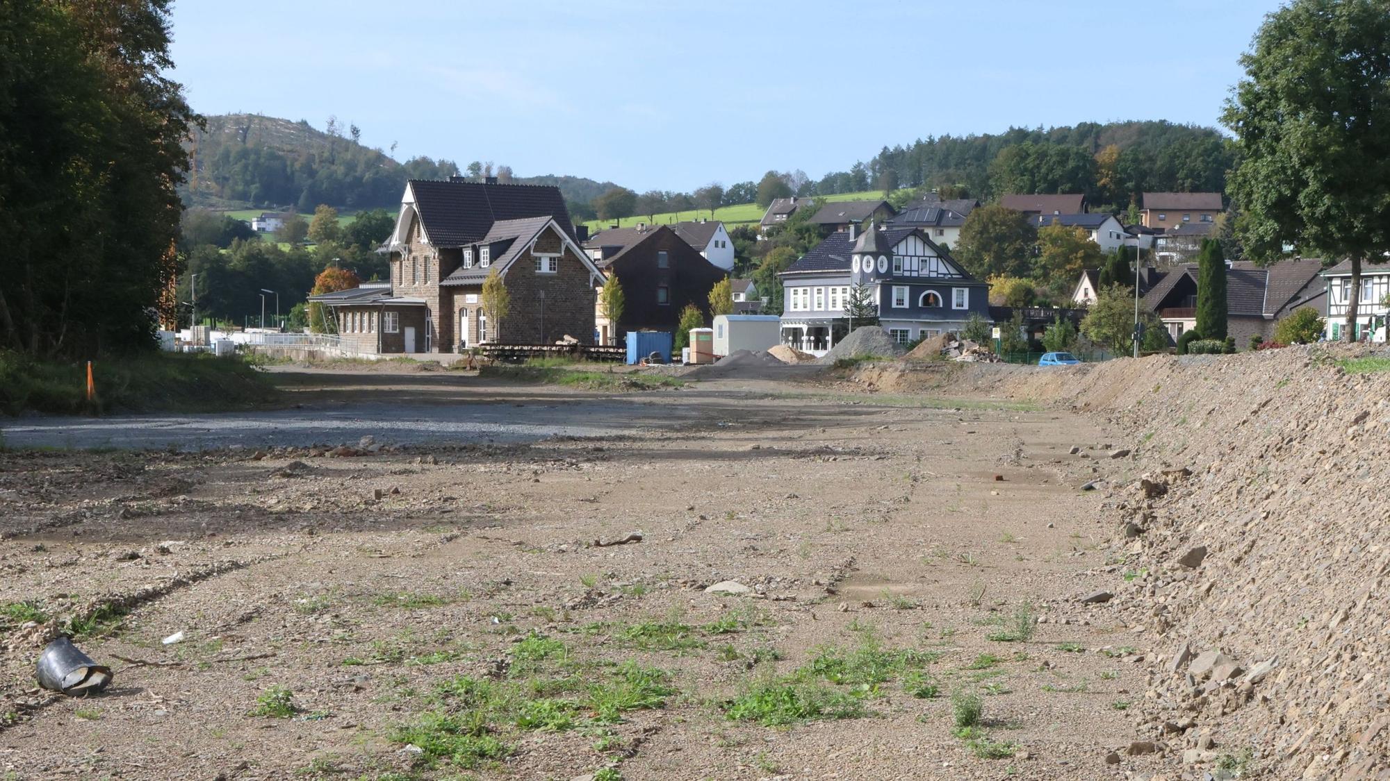 Für den geplanten „Wohnpark an der Wisser“, gelegen in der Nachbarschaft des Kulturbahnhofs, hat die Gemeinde Morsbach im vergangenen Jahr Investoren gefunden. Hier abgelichtet ist der dafür vorgesehene Bauplatz.