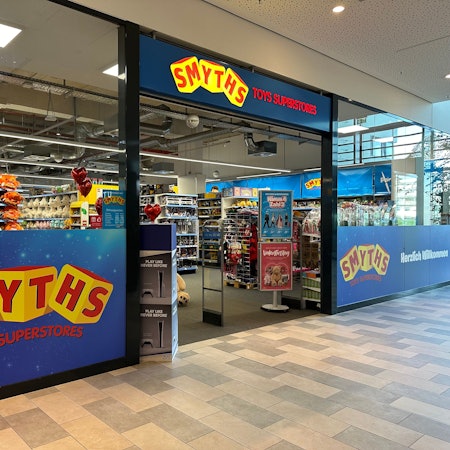 Blick auf den Eingang zum Spielwarengeschäft Smith Toys im Huma in Sankt Augustin am 1. Februar 2024.
