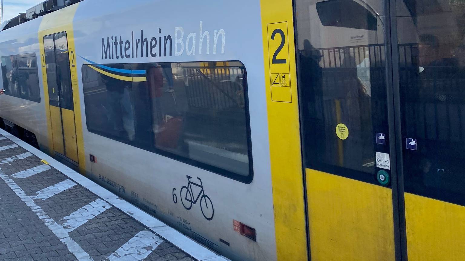 Die Mittelrheinbahn RB26 ist aktuell die einzige Bahn, die die Bahnhöfe Roisdorf und Sechtem in Bornheim anfährt. (Archivfoto)
