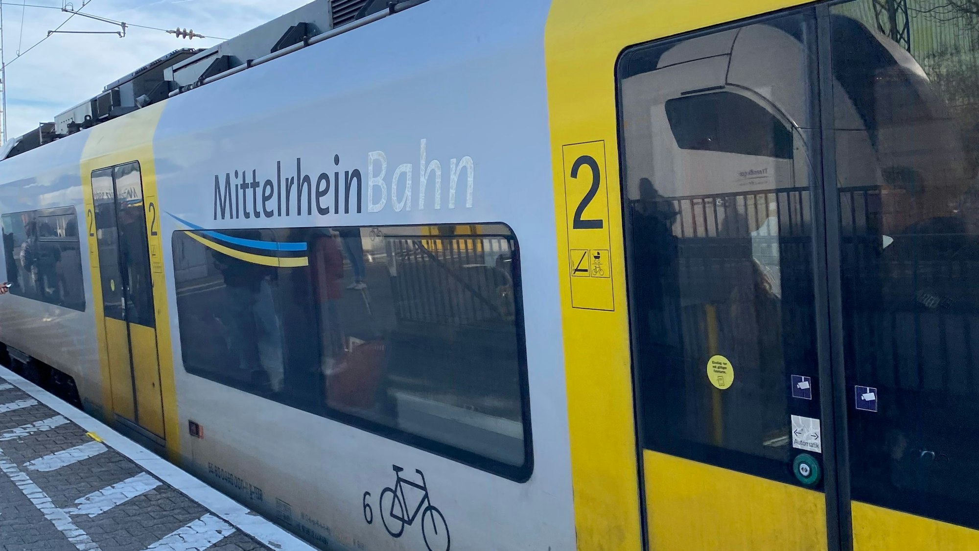 Bornheim-Roisdorf: Die Mittelrheinbahn RB26 ist aktuell die einzige Bahn, die die Bahnhöfe Roisdorf und Sechtem in Bornheim anfährt.