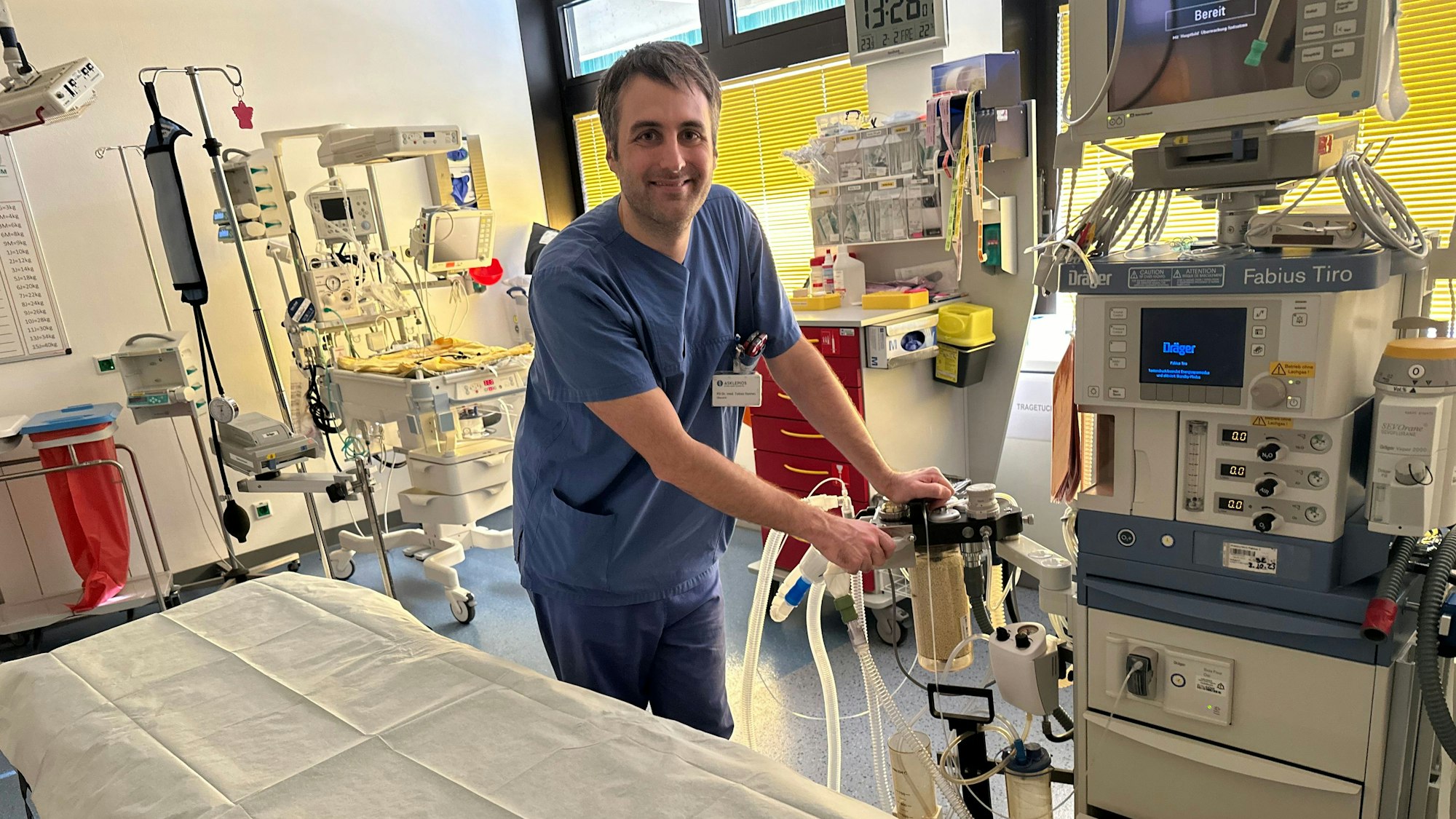 Privatdozent Dr. Tobias Hannes ist als Oberarzt Leiter der Intensivstation und Notfallversorgung der Kinder an der Asklepios Kinderklinik.