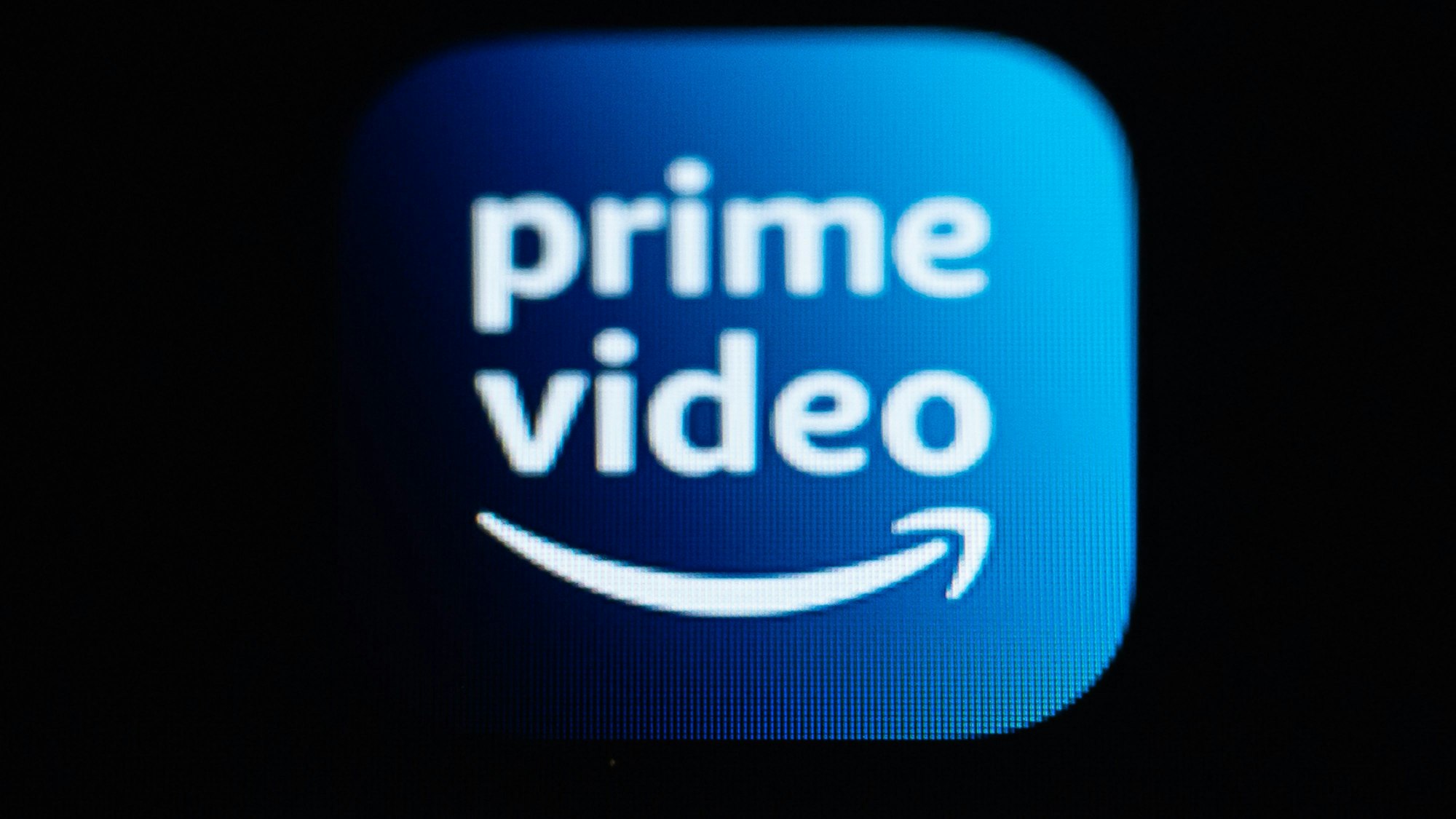ARCHIV - 07.03.2022, Baden-Württemberg, Rottweil: Die Amazon Prime Video-Anwendung ist auf dem Display eines iPhone SE zu sehen. (Archivbild)