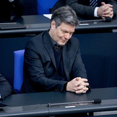 02.02.2024, Berlin: Christian Lindner (FDP), Bundesfinanzminister, und Robert Habeck (Bündnis 90/Die Grünen), Vizekanzler und Bundesminister fu·r Wirtschaft und Klimaschutz, sitzen auf der Regierungsbank im Bundestag. Der Bundestag stimmt am Freitag abschließend über den Bundeshaushalt 2024 ab. Foto: Britta Pedersen/dpa +++ dpa-Bildfunk +++