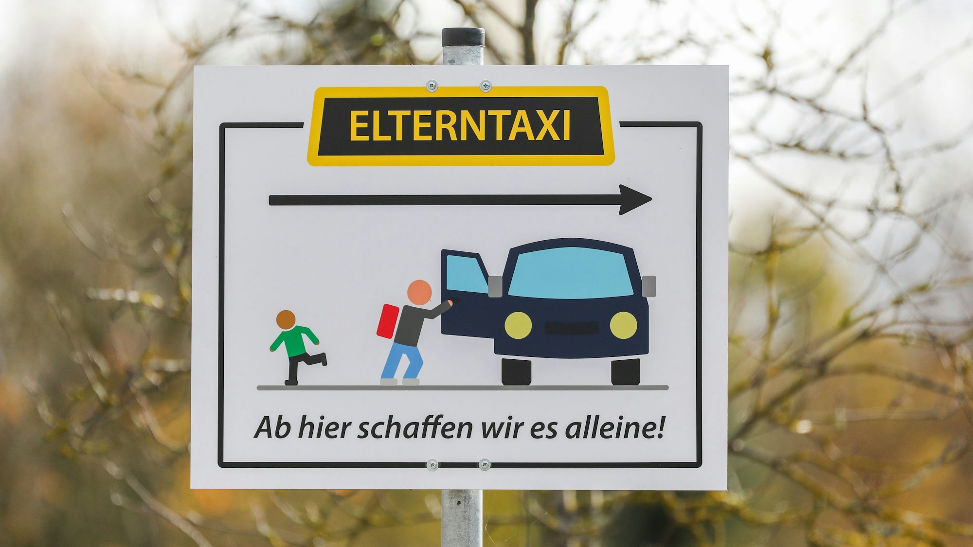 Wenn nicht den ganzen Weg, die letzten Meter zum Schultor schaffen Grundschüler alleine.