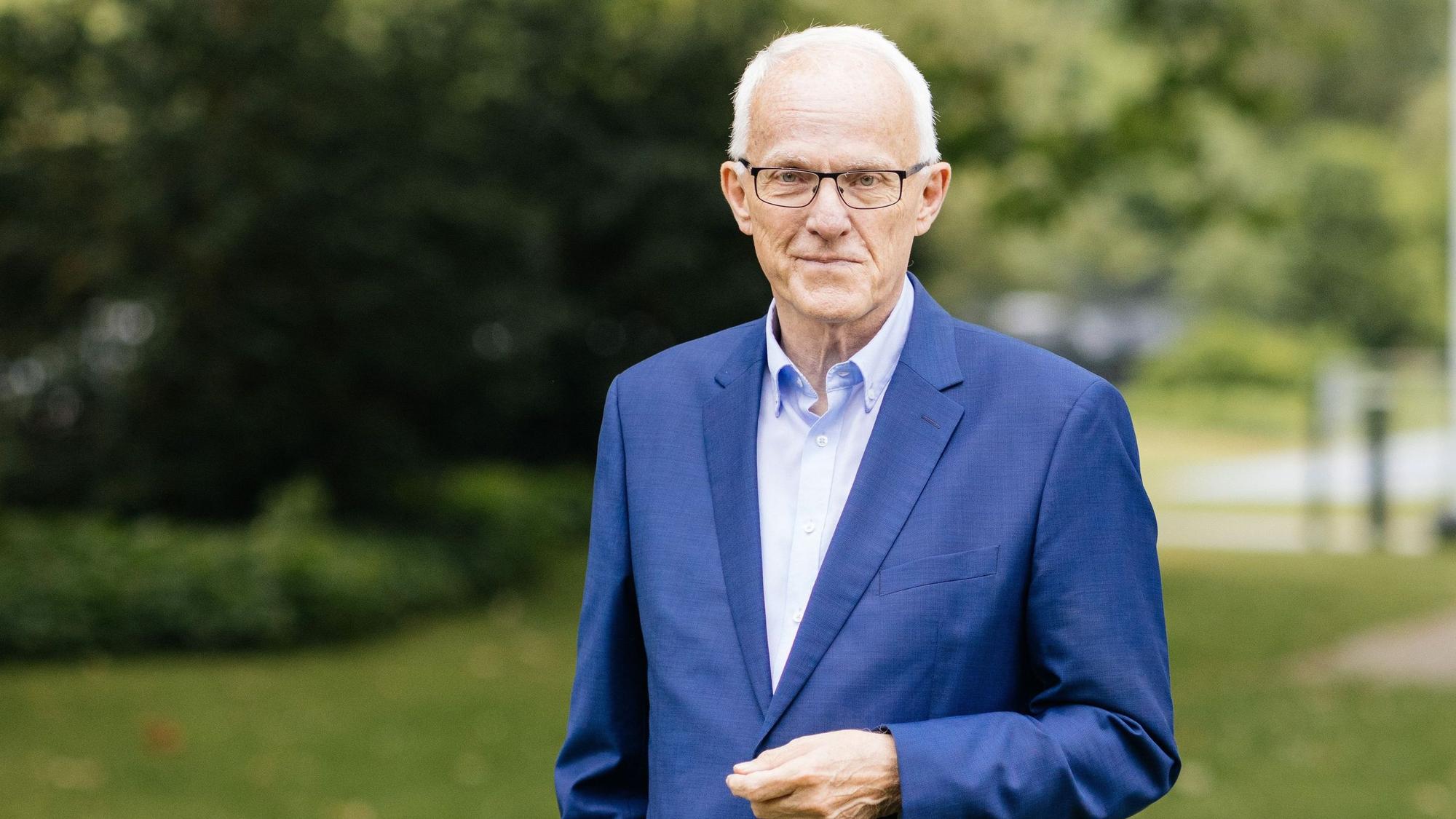 22.06.2021, Nordrhein-Westfalen, Düsseldorf: Jürgen Rüttgers (CDU), ehemaliger Ministerpräsident von Nordrhein-Westfalen, aufgenommen vor seinem Büro.