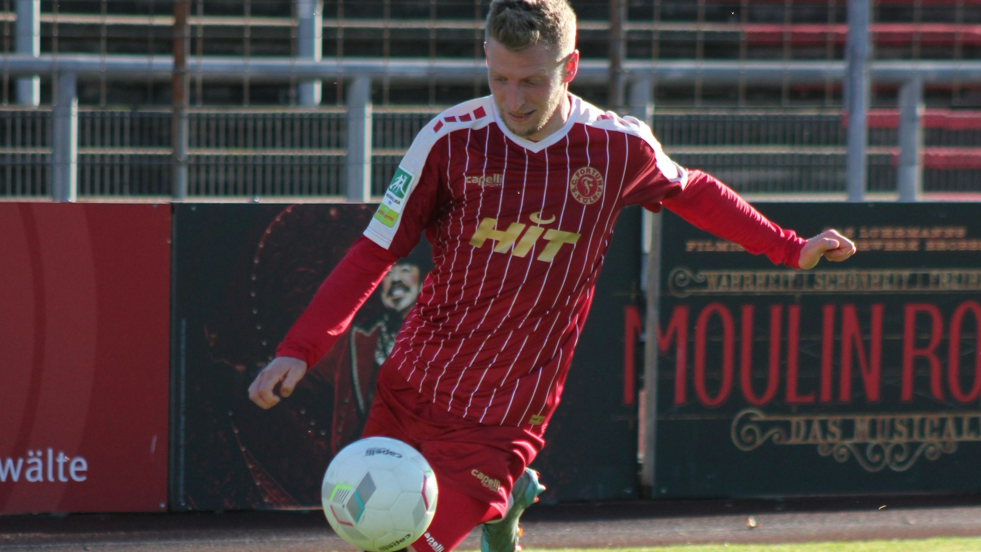 Das Bild zeigt den Fußballspieler Dominik Ernst.
