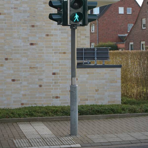 Eine Ampel, die Grün anzeigt.