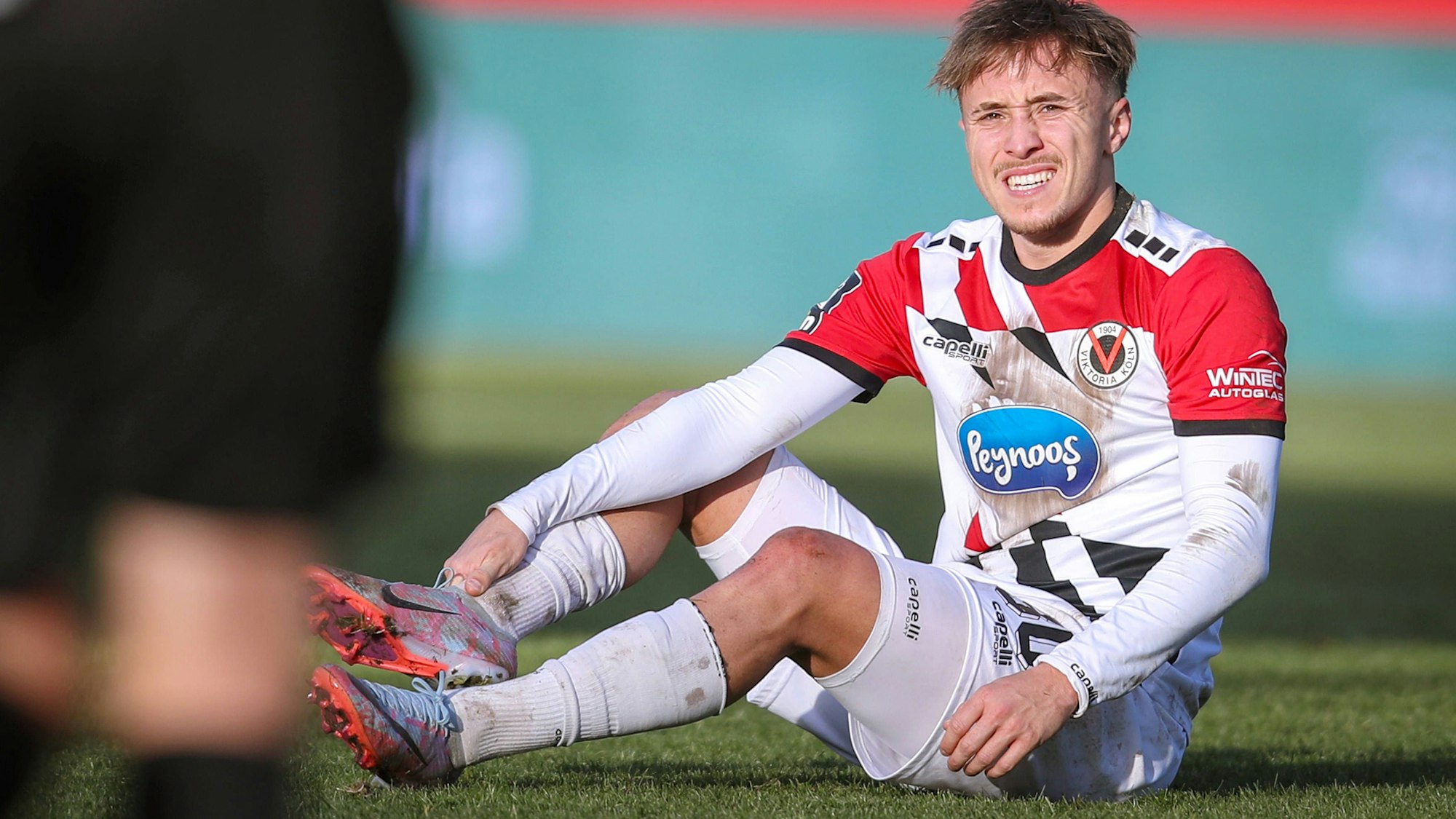 27.01.2024, Köln, Fußball, bwin 3. Liga Herren, Sportpark Höhenberg, 23. Spieltag, Saison 2023 2024, FC Viktoria Köln SpVgg Unterhaching: Luca Marseiler Viktoria Köln. DFB regulations prohibit any use of photographs as image sequences and or quasi-video. Nordrhein-Westfalen Deutschland *** 27 01 2024, Köln, Fußball, bwin 3 Liga Herren, Sportpark Höhenberg, 23 Spieltag, Saison 2023 2024, FC Viktoria Köln SpVgg Unterhaching Luca Marseiler Viktoria Köln DFB regulations prohibit any use of photographs as image sequences and or quasi video Nordrhein Westfalen Germany