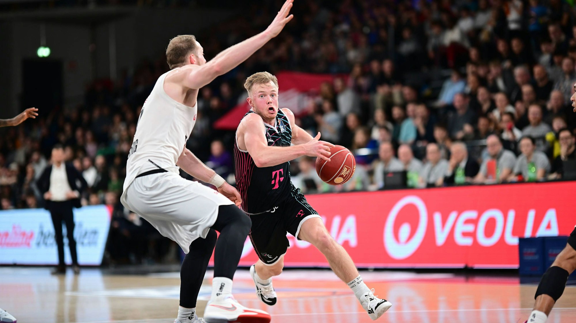 Harald Frey (r.) drückte aufs Tempo und machte in den letzten fünf Minuten noch acht Punkte.