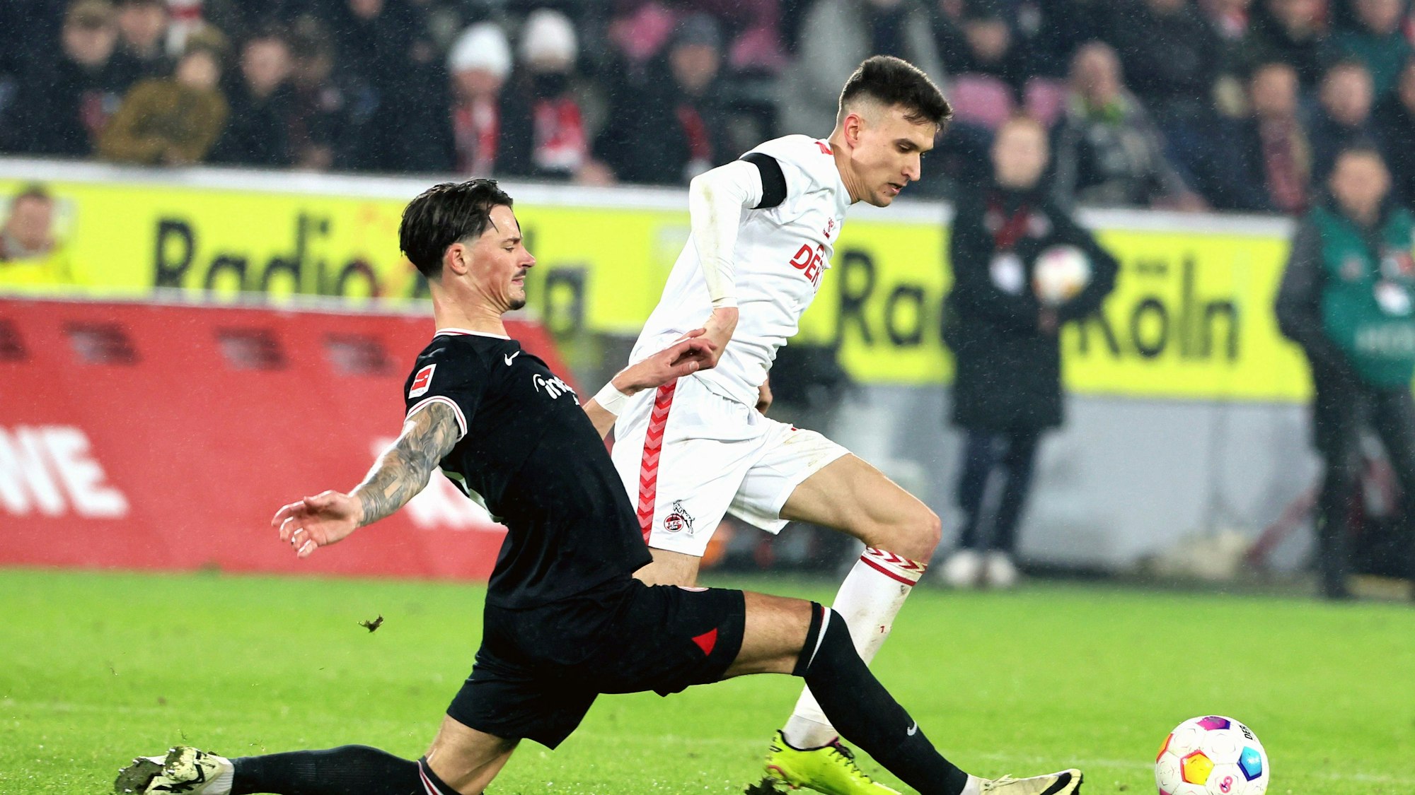 Dejan Ljubicic im Zweikampf.