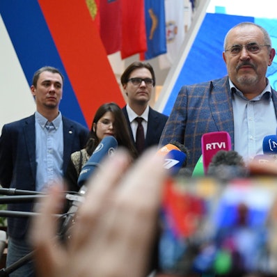 „Bürgerinitiative“-Kandidat Boris Nadeschdin spricht vor Unterstützern bei einer Wahlkampfrede.