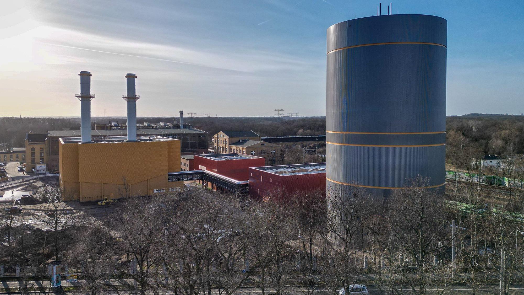 Leipzig: Das neue Heizkraftwerk Süd. Das im Oktober 2023 in Betrieb genommen Kraftwerk ist das erste zertifizierte Wasserstoffkraftwerk Deutschlands.