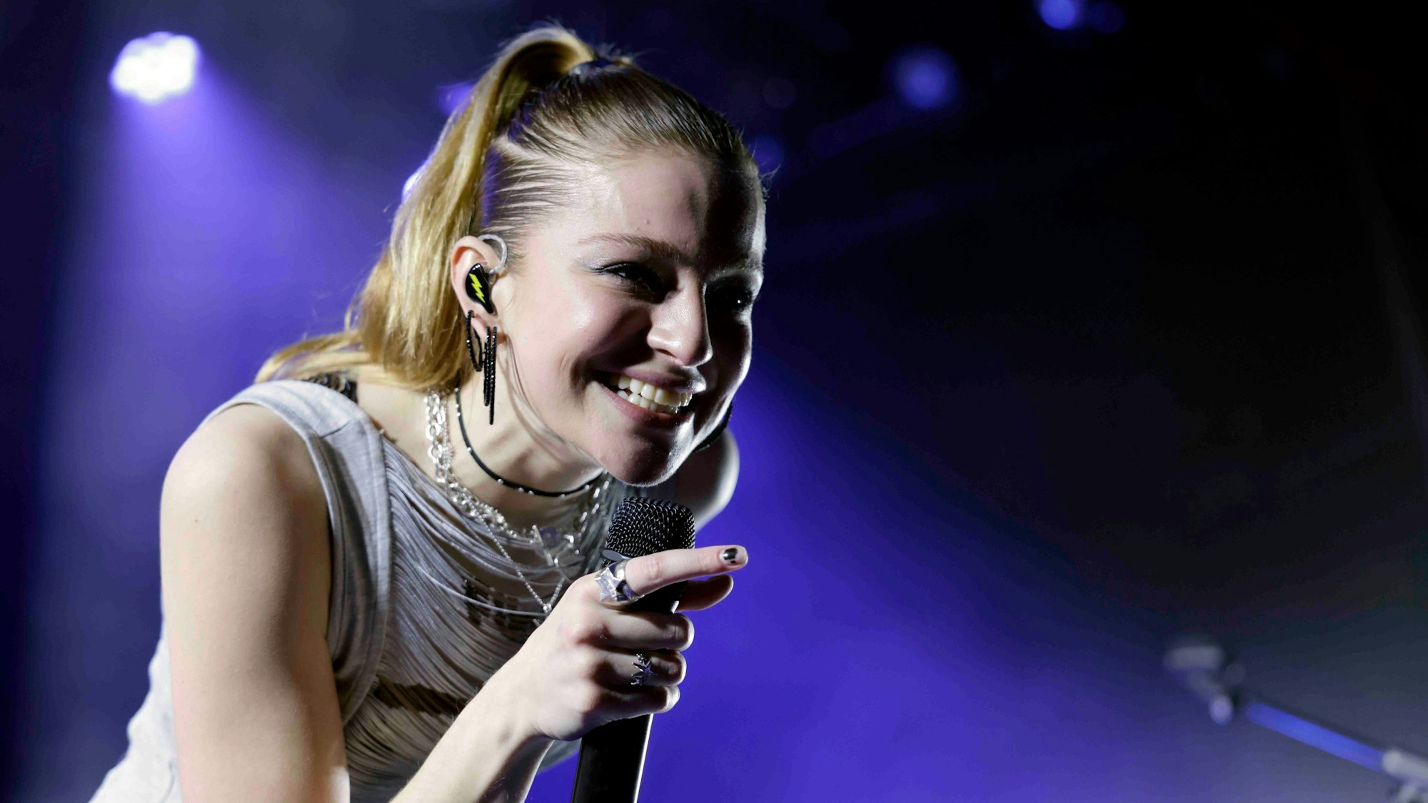 Dylan (* Oktober 1999 als Natasha Woods im Dorf Bures in England, Britische Sängerin) auf ihrer "The Rebel Child"-Tour am 04. Februar 2024 im Gloria Theater, Apostelnstraße 11, 50667 Köln