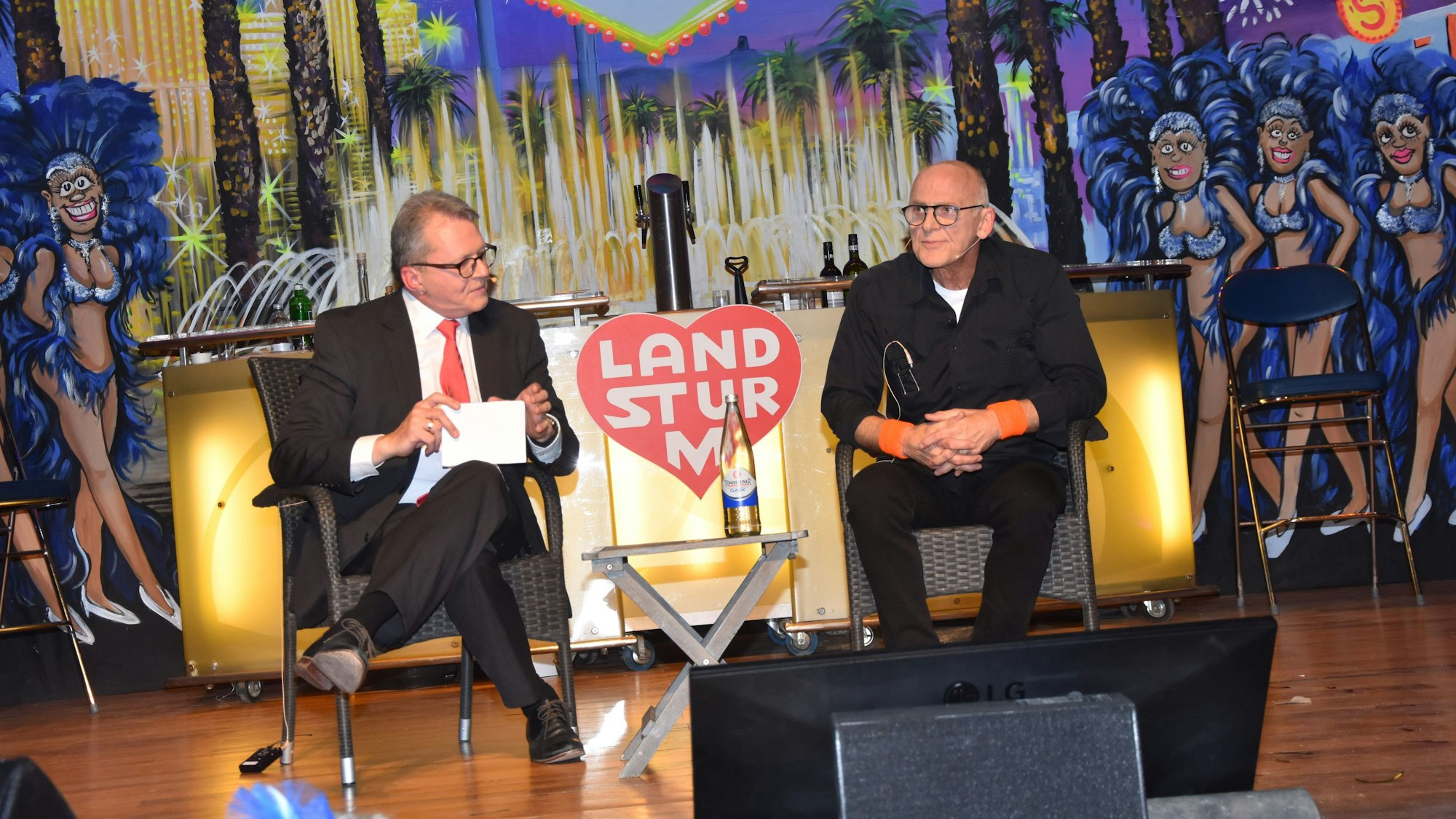 Heiko Hecking (l.) imitierte Markus Lanz, und Achim Frank mimte einen Rheinbacher Bürger.