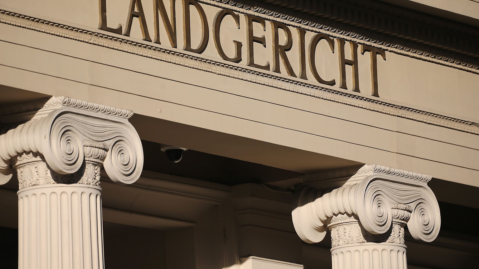 Das Eingangsportal des Bonner Landgerichts.