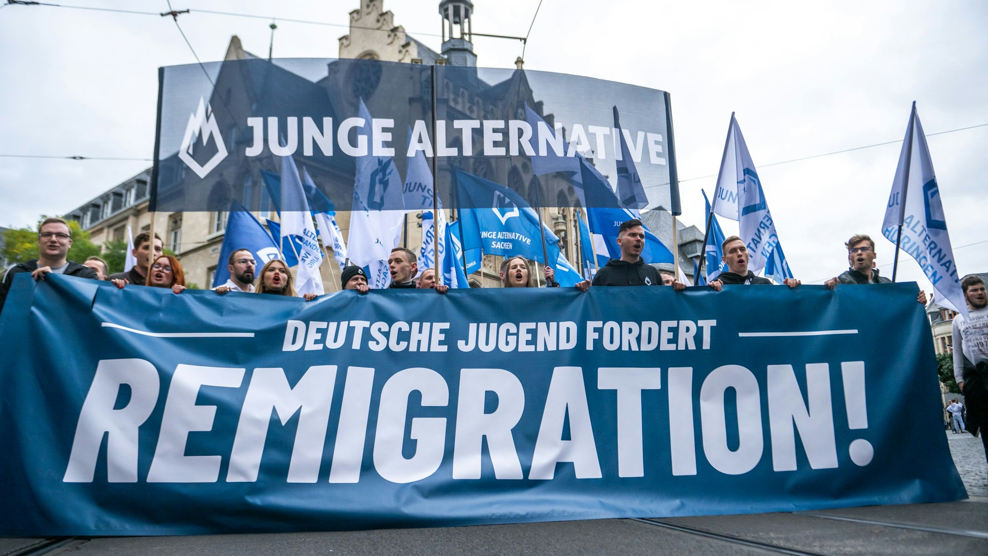 Die Junge Alternative (JA) bei einer Demonstration im Oktober 2023 in Erfurt
