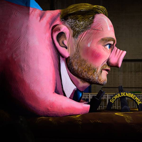 Christian Lindner müht sich an der Schuldenbremse ab.