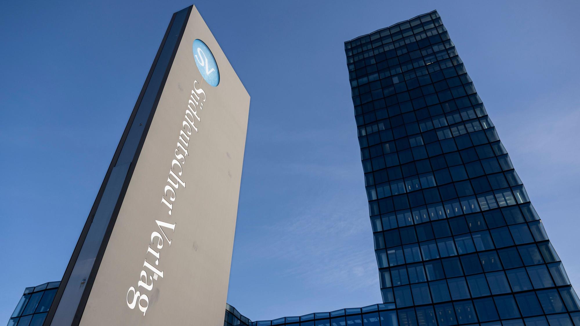 05.02.2024, Bayern, München: Blick auf das Verlagsgebäude des Süddeutschen Verlages. Der Süddeutsche Verlag ist als Medienunternehmen in vielen Geschäftsfeldern aktiv. Sein wichtigstes Objekt ist die Süddeutsche Zeitung. (zu dpa: «Doktorarbeit-Plagiatsprüfung bei «SZ» von Portal «Nius» beauftragt») Foto: Peter Kneffel/dpa +++ dpa-Bildfunk +++