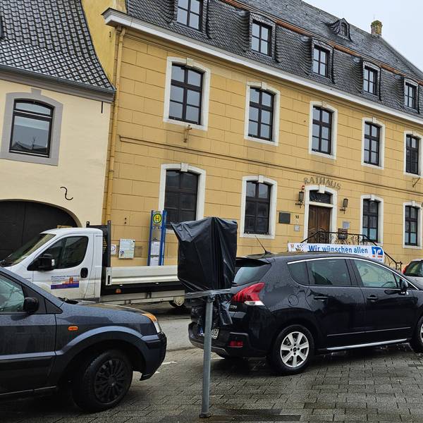 Das alte Rathaus in Bedburg am Marktplatz soll stehen bleiben.