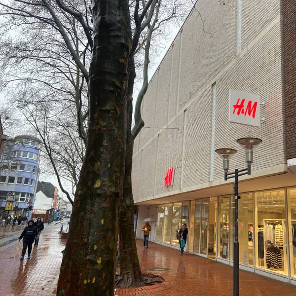 Auf dem Bild ist die H&M Filiale in Frechen zu sehen.