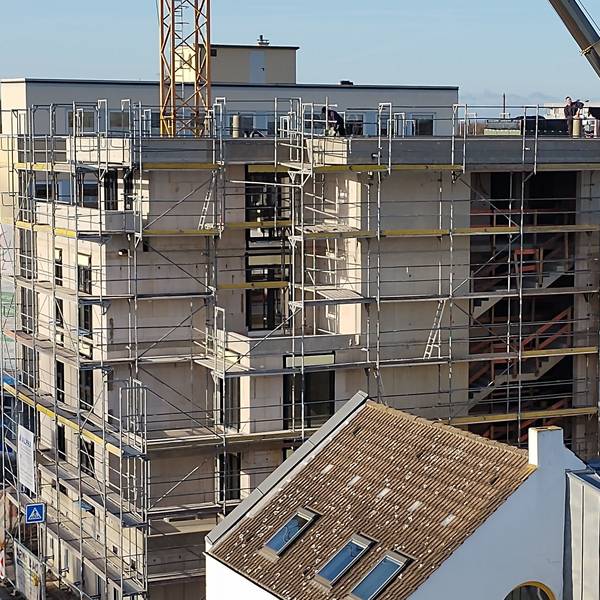 Das Foto zeigt die Baustelle für das Wohnhaus an der Ecke Wilhelmstraße/Hochstraße in Euskirchen.