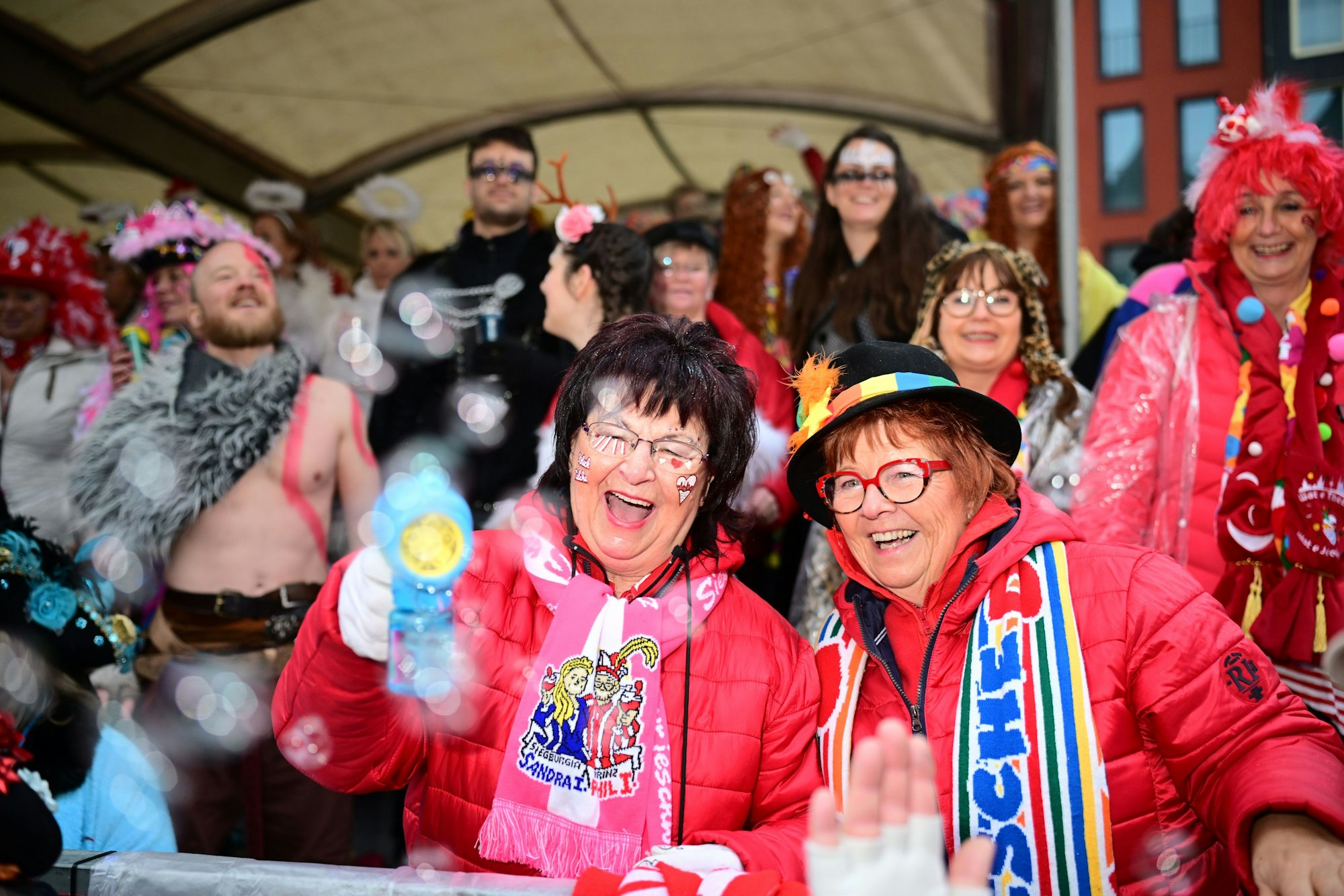 Weiberfastnacht in der Kölner Altstadt