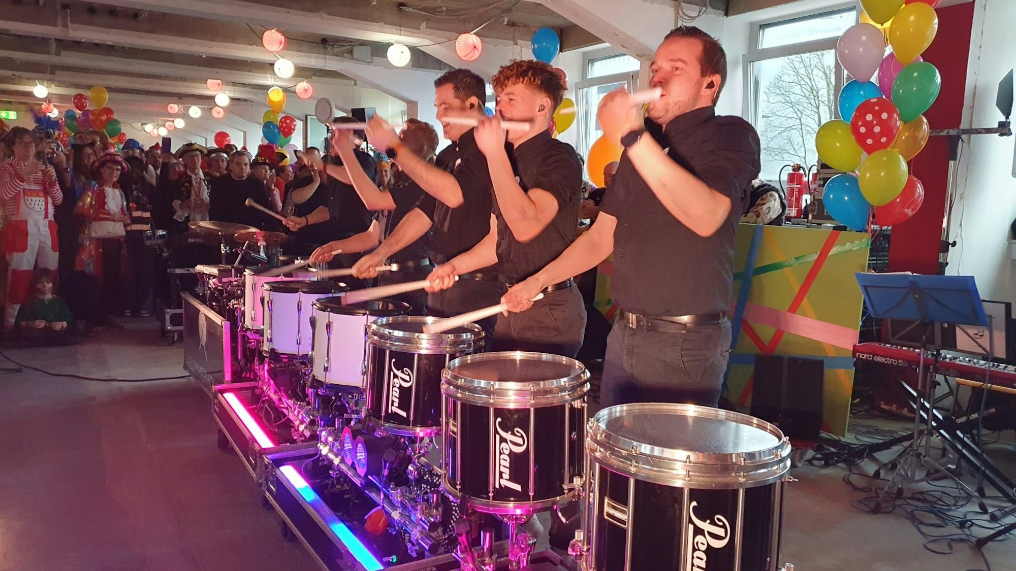 Die Drummerholics geben in der Rundschau ordentlich Gas.