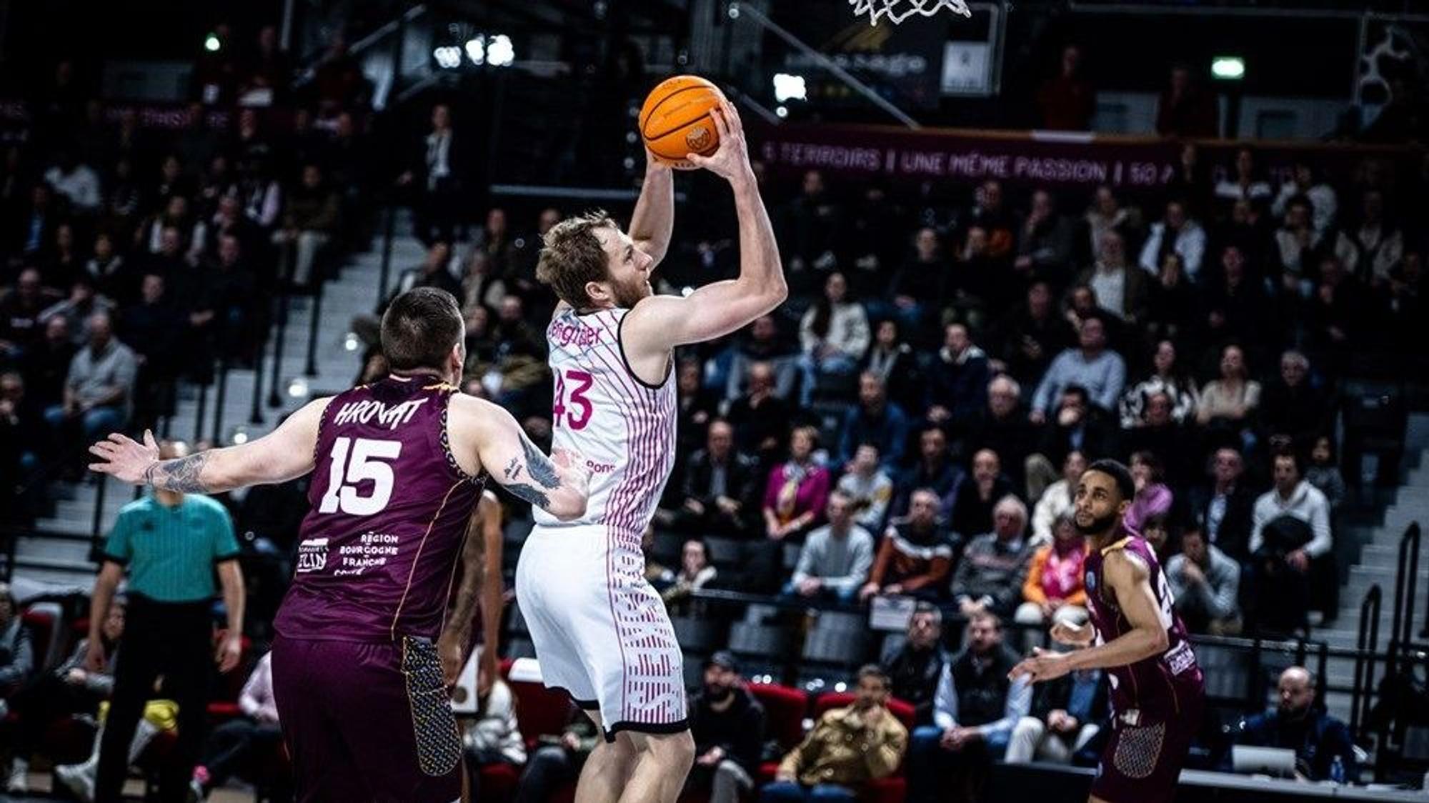Christian Sengfelder war mit 13 Punkten bester Werfer und mit sechs Rebounds bester Rebounder der Baskets.