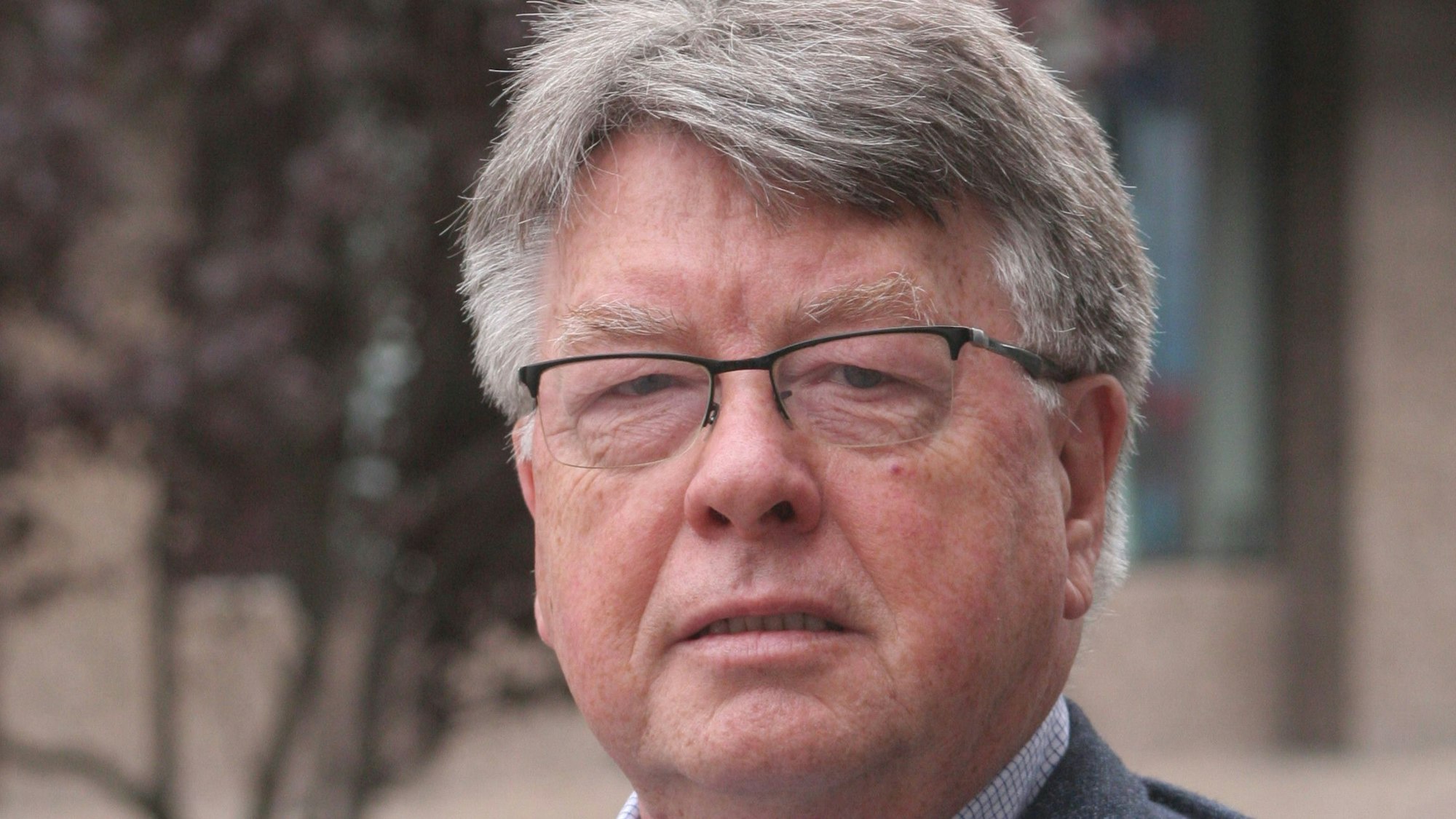 Auf dem Foto ist Hans Decruppe zu sehen.