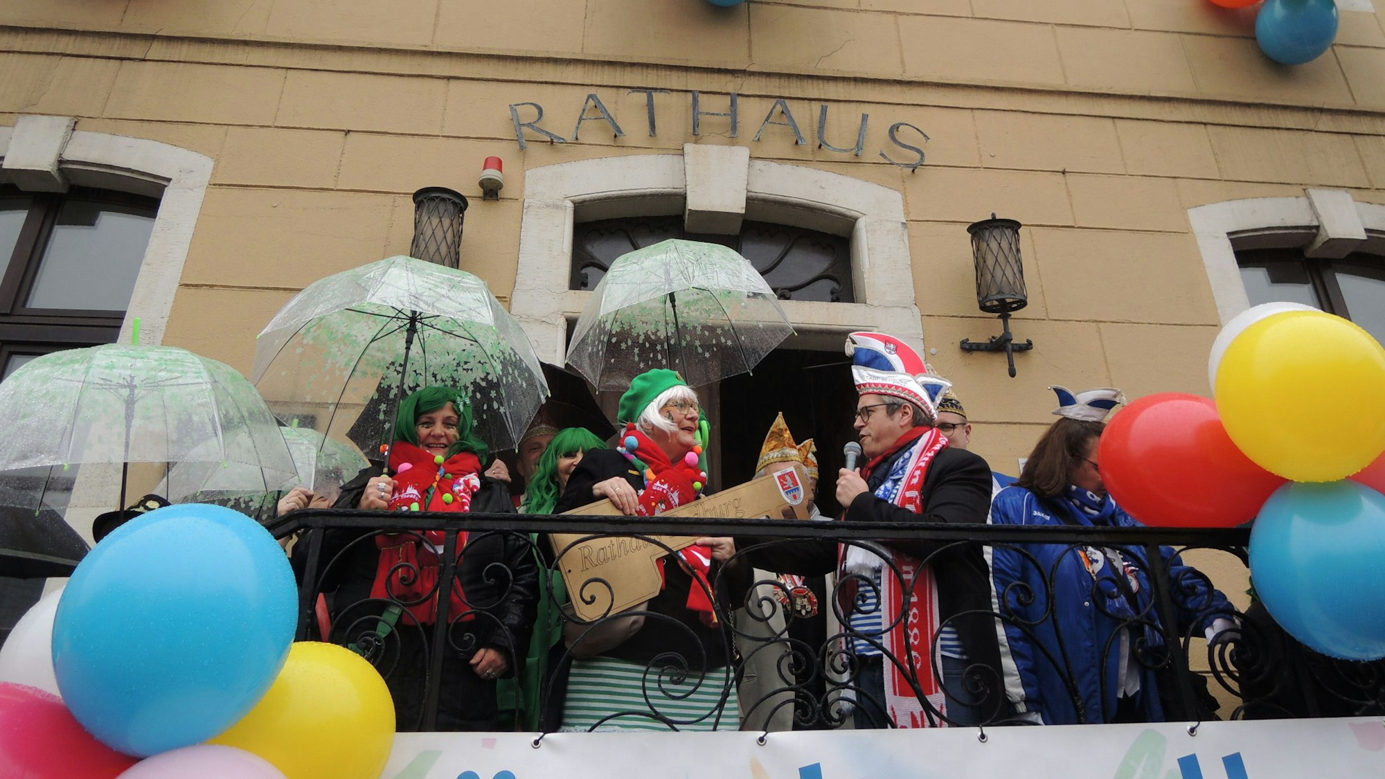 In Bedburg wurde das Rathaus gestürmt. Die Weiber übernahmen den Rathausschlüssel vom Bürgermeister.