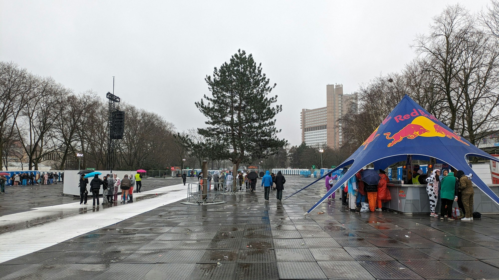 Der Andrang auf der Uniwiese war an Weiberfastnacht überschaubar.