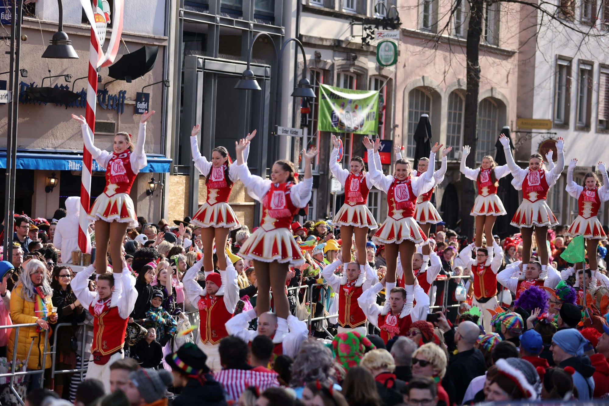 Im Zoch faszinieren auch die Fußgruppen.