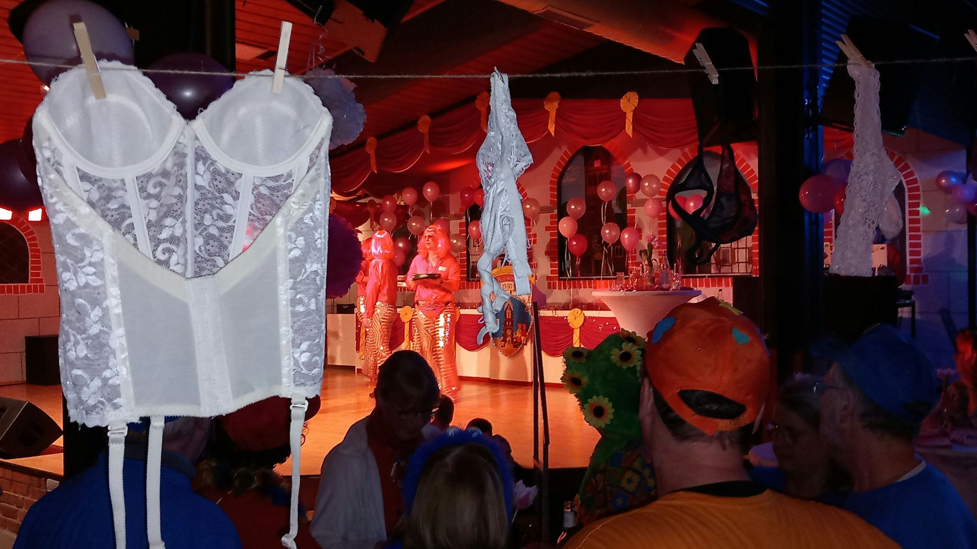 Ollheim Partydekoration mit Mieder