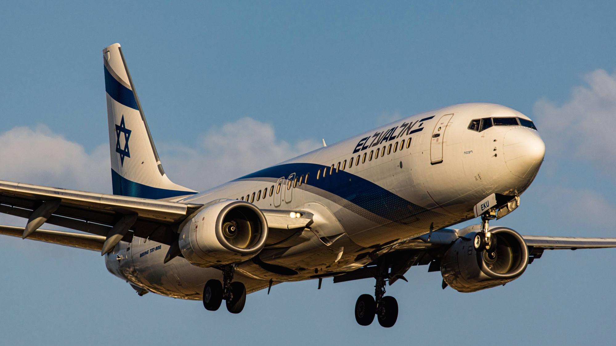 Eine Boeing 737 der israelischen Fluggesellschaft El Al im Landeanflug. (Symbolbild)