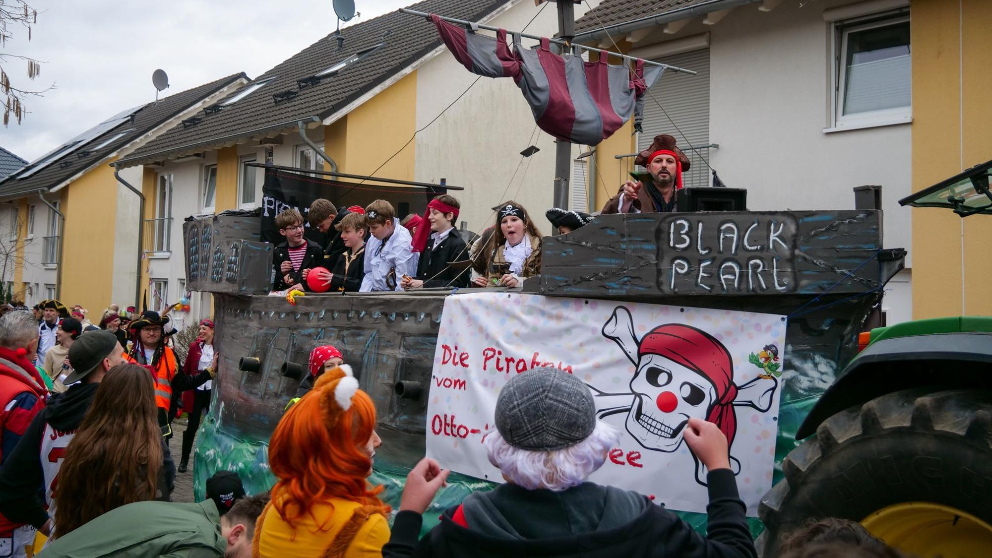 Auf dem Foto ist der Mottowagen der Piraten vom Otto-Maigler-See zu sehen.