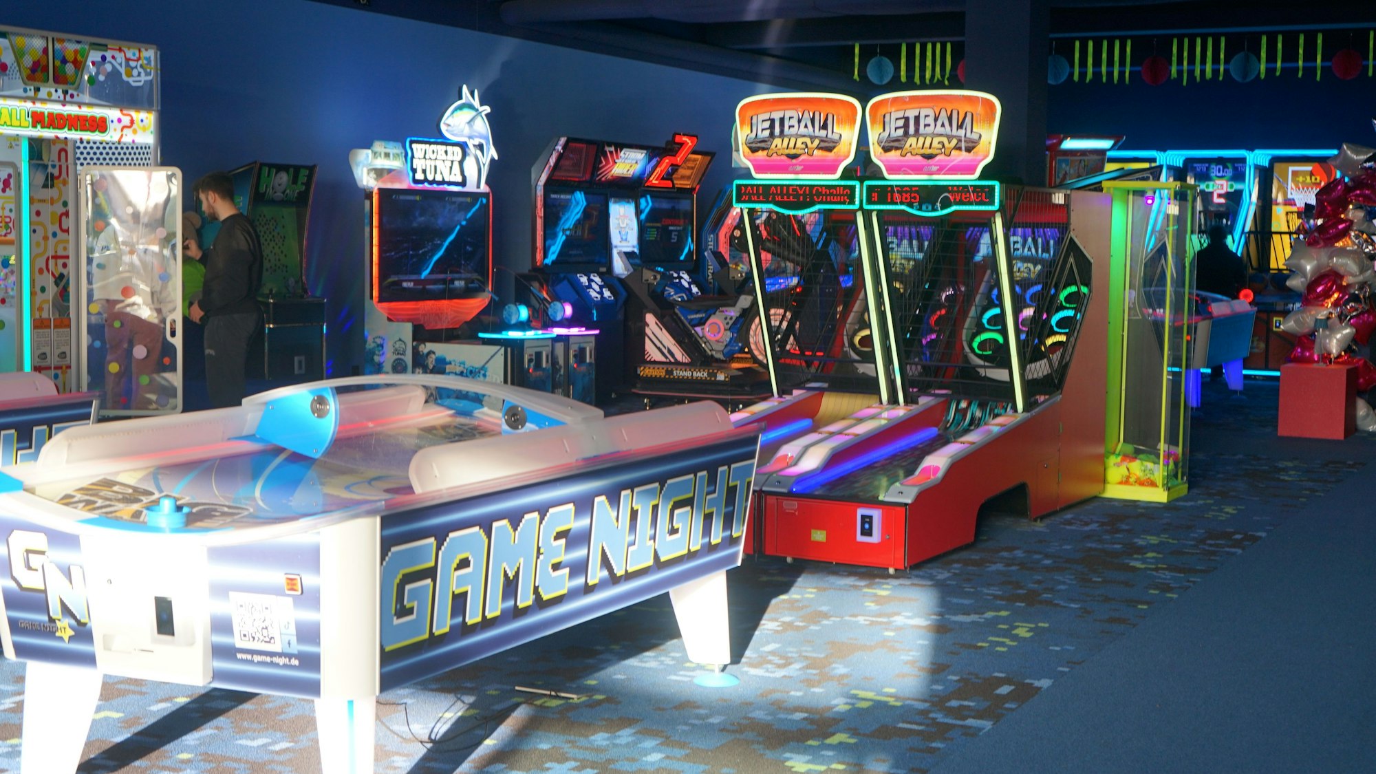 Verschiedene Spielautomaten.