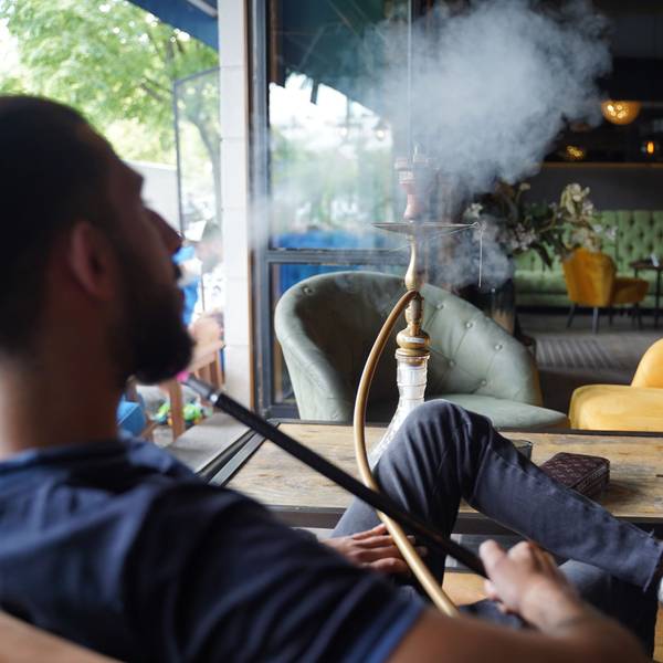 Ein Blick auf die Steuerstatistik bestätigt den schlechten Zustand der Shisha-Branche. Laut Statistischem Bundesamt wurden 2023 Steuerzeichen für 727 Tonnen Wasserpfeifentabak ausgegeben und damit deutlich weniger als 2022.